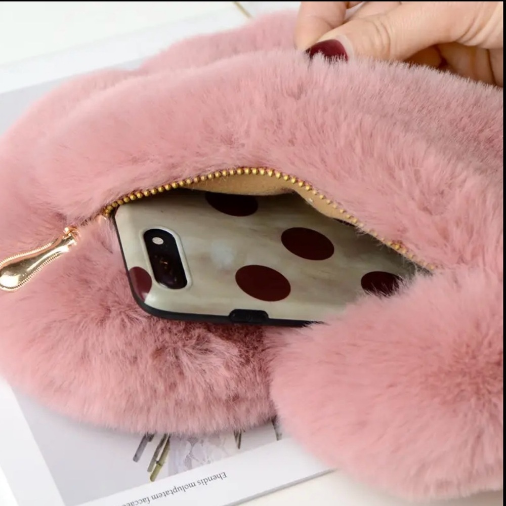 NWT heart snapped purse fuzzy and soft - Picture 6 of 7